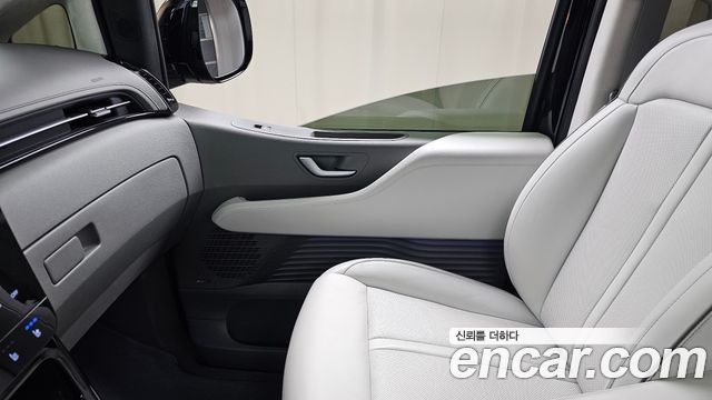 2022 Hyundai Staria 4WD Lounge 7-Seater, photograph 8