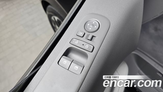 2022 Hyundai Staria 4WD Lounge 7-Seater, photograph 1