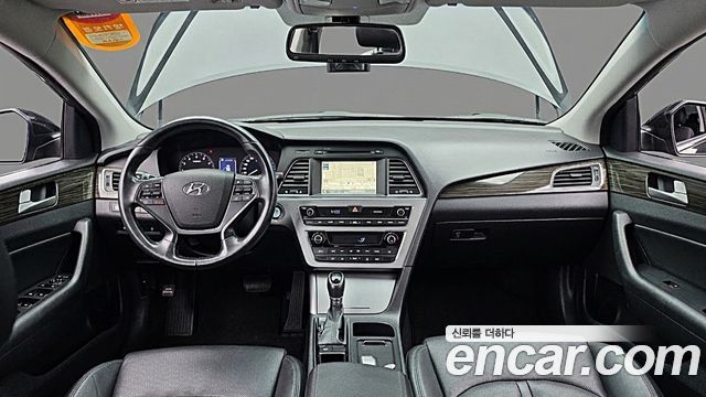 Hyundai Sonata 2.0 Smart — photo 1 of 33