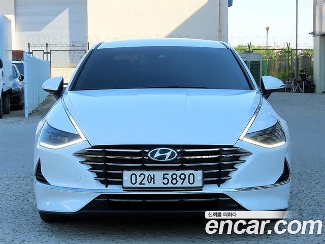 Hyundai Sonata 2.0 — photo 1 of 20