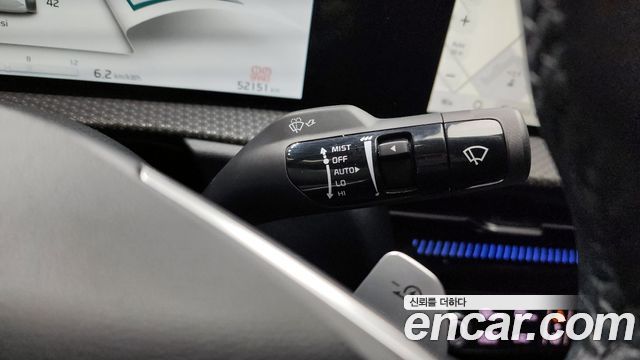 Kia EV6 Long Range — photo 1 of 36