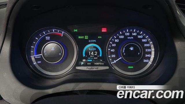 Hyundai Grandeur Premium — photo 1 of 20