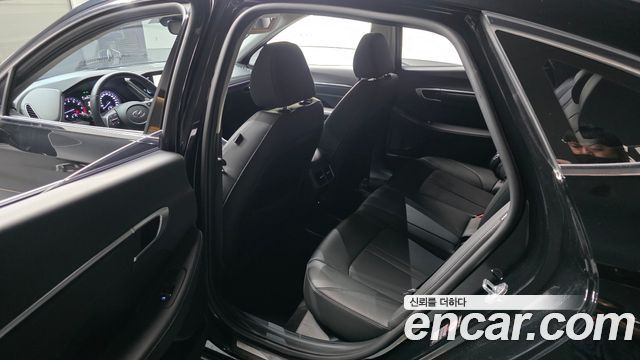 Hyundai Sonata 2.0 — photo 1 of 31