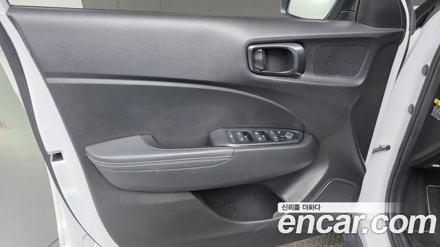 Hyundai Venue 1.6 Flux — photo 1 of 29