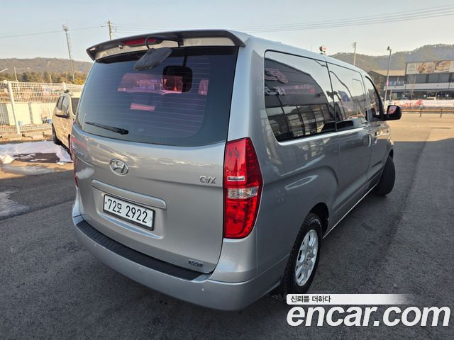 Hyundai Starex 11-Seater Wagon — photo 1 of 19