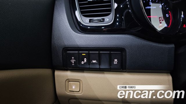 Kia Canival 9-Seater Hi-Limousine — photo 1 of 20