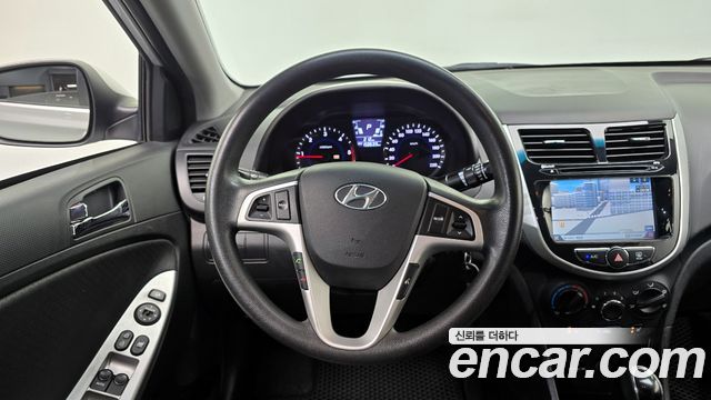 Hyundai Accent Diesel 1.6 VGT Premier — photo 1 of 31