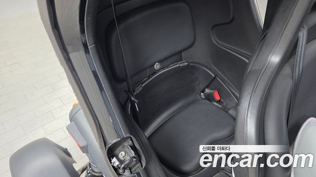 2019 Renault-KoreaSamsung Twizy Intens(2-seater), photograph 11