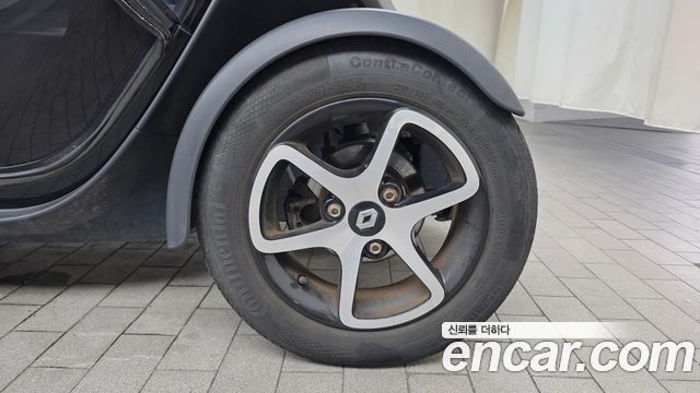 2019 Renault-KoreaSamsung Twizy Intens(2-seater), photograph 2