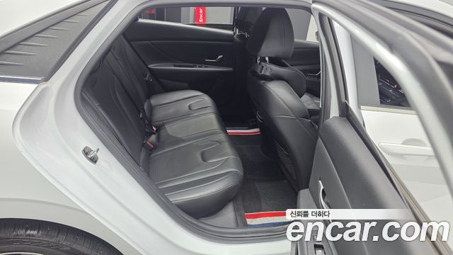 Hyundai AVANTE 1.6 — photo 1 of 40