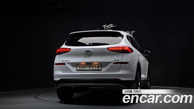 Hyundai Tucson Diesel 2.0 2WD — photo 1 of 32