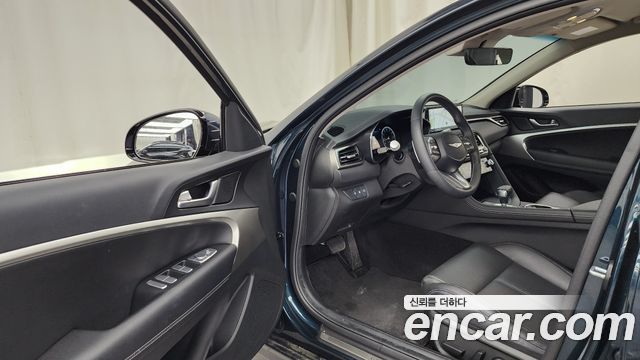 Genesis G70 Gasoline 2.5T 4WD — photo 1 of 34