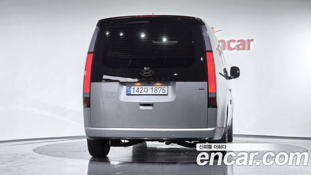 Hyundai Staria 4WD Lounge 9-Seater — photo 1 of 33