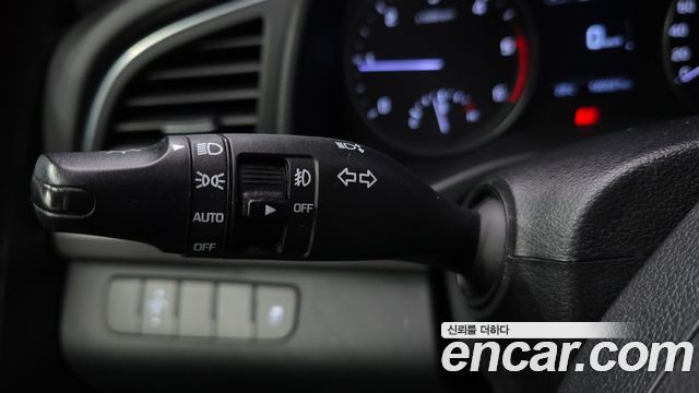 Hyundai AVANTE 1.6 e-VGT SMART — photo 1 of 30