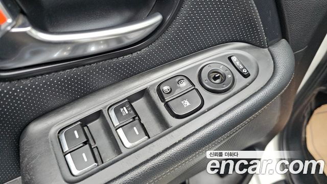 Kia Carens 1.7 VGT Noblesse — photo 1 of 34