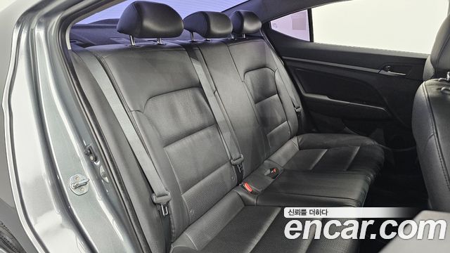 Hyundai AVANTE 1.6 GDI Style — photo 1 of 31