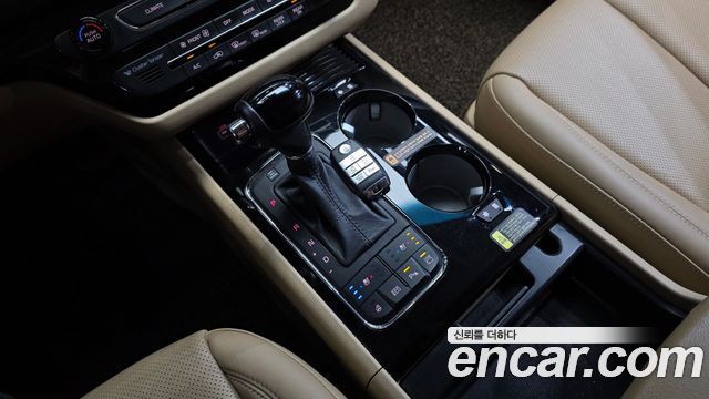 Kia Canival Gasoline 7-seater Hi-Limousine — photo 1 of 30