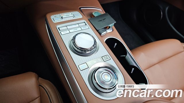 Genesis GV70 2.5T Gasoline AWD — photo 1 of 31