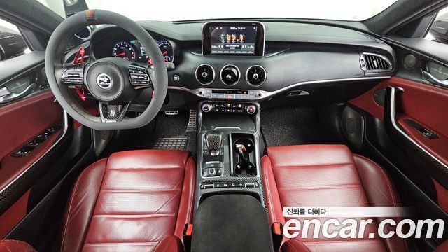Kia Stinger 3.3 Turbo AWD — photo 1 of 37