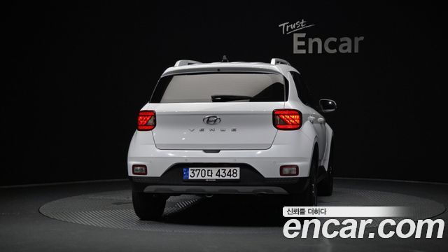 Hyundai Venue 1.6 Modern — photo 1 of 33