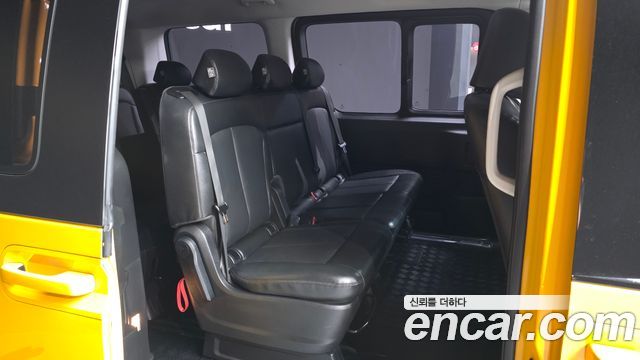 Hyundai Staria 4WD Tourer 11-Seater — photo 1 of 30