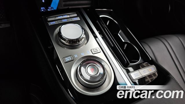 Genesis G80 e-AWD — photo 1 of 35