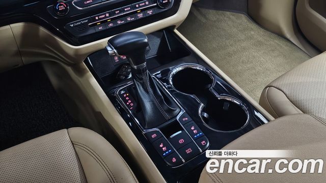 Kia Canival 9-Seater Noblesse — photo 1 of 30