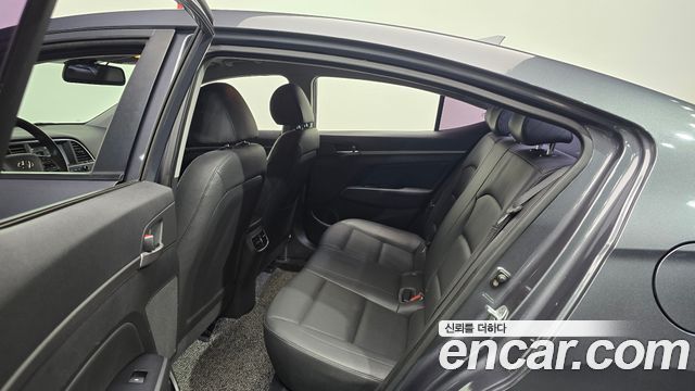 Hyundai AVANTE 1.6 e-VGT SMART — photo 1 of 20