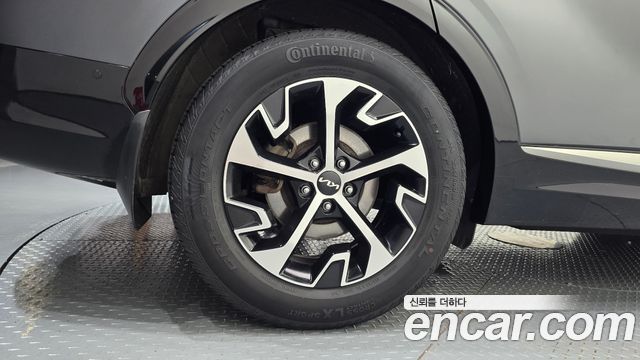 Kia Sportage Signature 2WD — photo 1 of 35