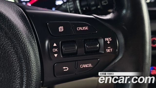Kia Canival 9-seater Noblesse — photo 1 of 20