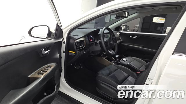 Kia Stonic 1.4 — photo 1 of 31