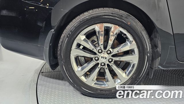 Kia Canival Gasoline 9-seater Noblesse — photo 1 of 36