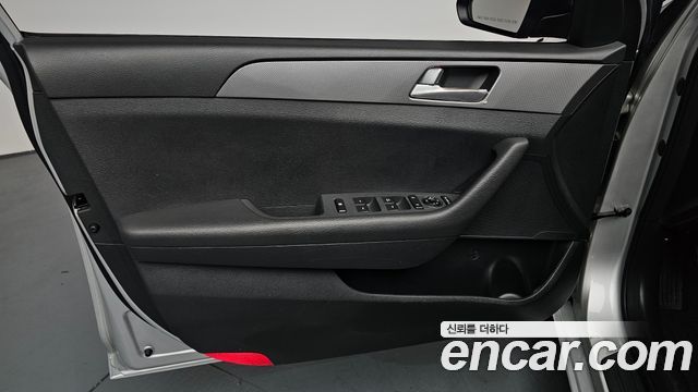 Hyundai Sonata LPI Smart — photo 1 of 30