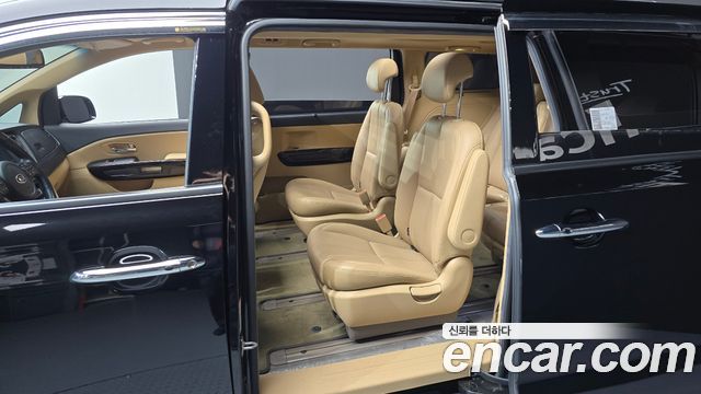 Kia Canival Gasoline 9-Seater Noblesse Special — photo 1 of 31