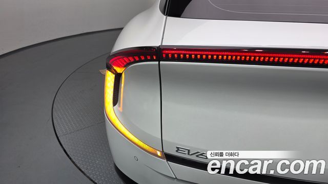 Kia EV6 Long Range — photo 1 of 33