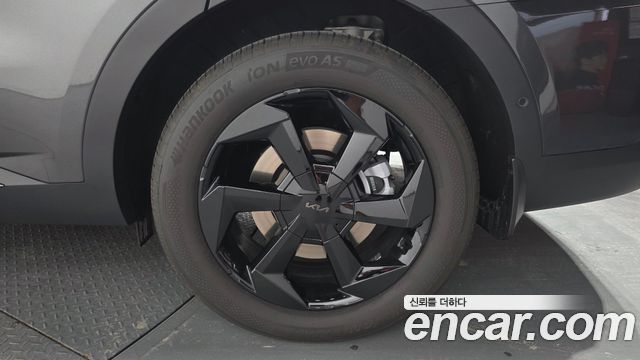 Kia Sorento HEV 1.6 2WD — photo 1 of 36