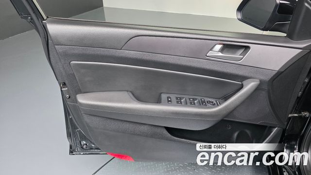 Hyundai Sonata 2.0 Style — photo 1 of 34