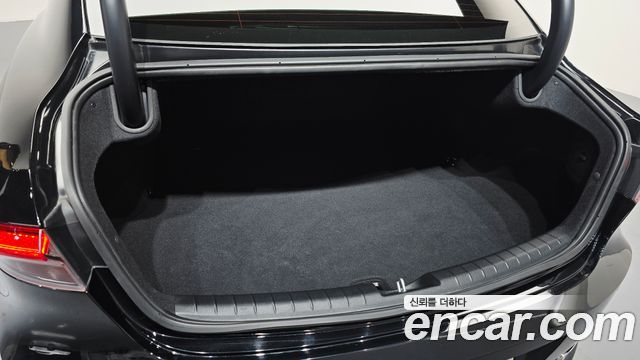Hyundai Grandeur 3.3 — photo 1 of 32
