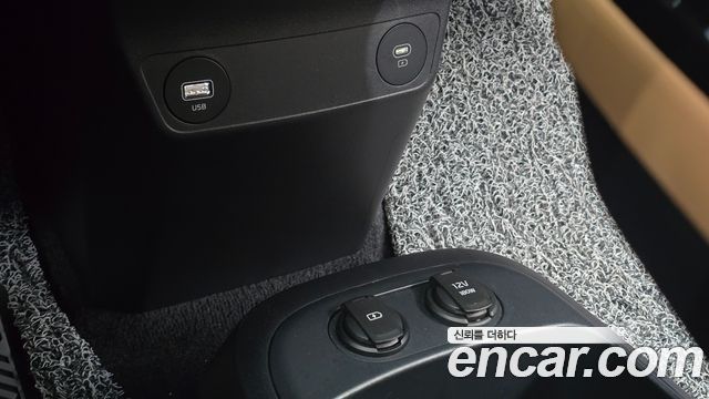 Kia EV6 Long Range — photo 1 of 30