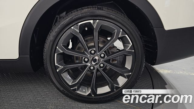KG_Mobility_Ssangyong TIBOLI 1.6 RX 2WD — photo 1 of 34