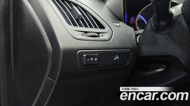 2010 Hyundai Tucson Diesel 2WD LX20, photograph 4