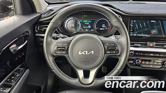 Kia Niro Noblesse — photo 1 of 32