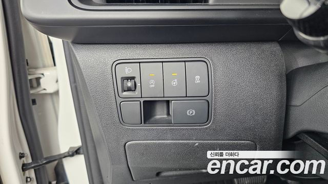 Hyundai Staria Cargo 3-Seater — photo 1 of 30