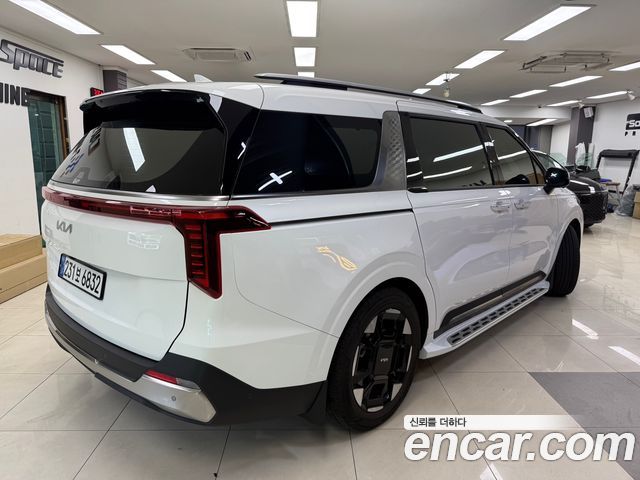 Kia Canival Diesel 9-Seater Noblesse — photo 1 of 18