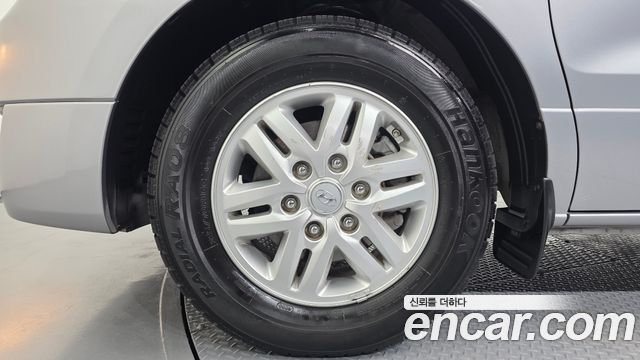 Hyundai Starex 3-Seater VAN — photo 1 of 30
