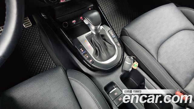 Kia K3 1.6 — photo 1 of 30
