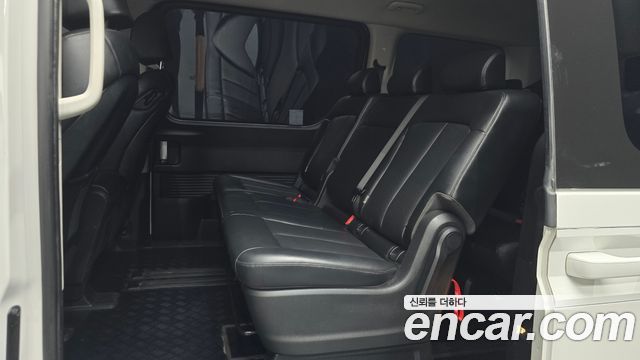 Hyundai Staria 4WD Tourer 9-Seater — photo 1 of 20