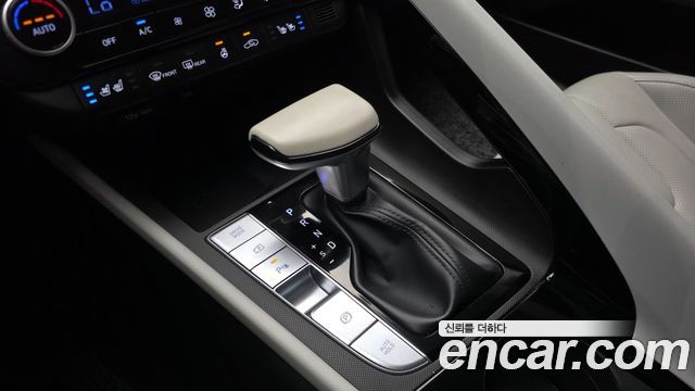Hyundai AVANTE 1.6 — photo 1 of 30