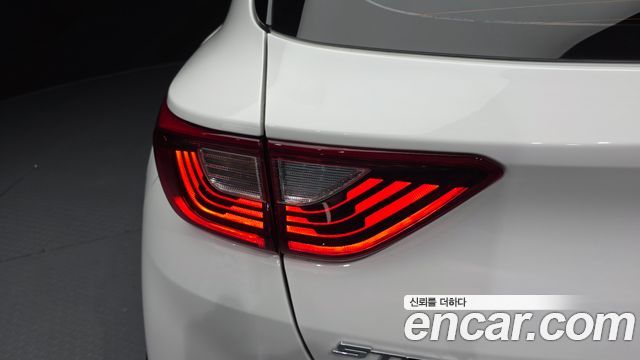 Kia Stonic Diesel 1.6 — photo 1 of 30