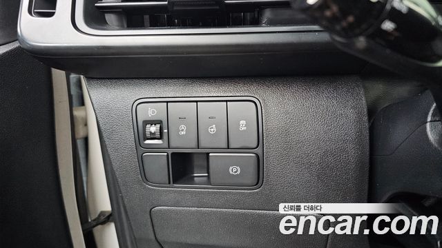 2022 Hyundai Staria Cargo 5-Seater, photograph 2